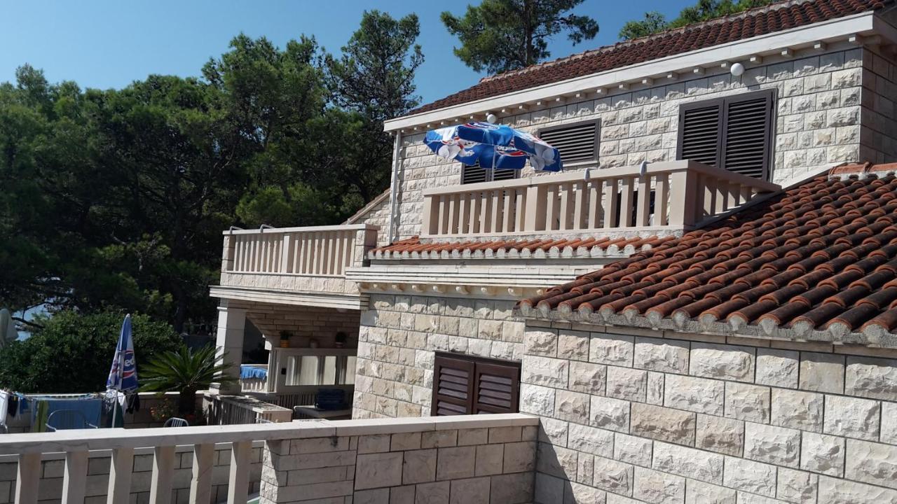 Beachfront House Pope B&B Selca  Exterior photo