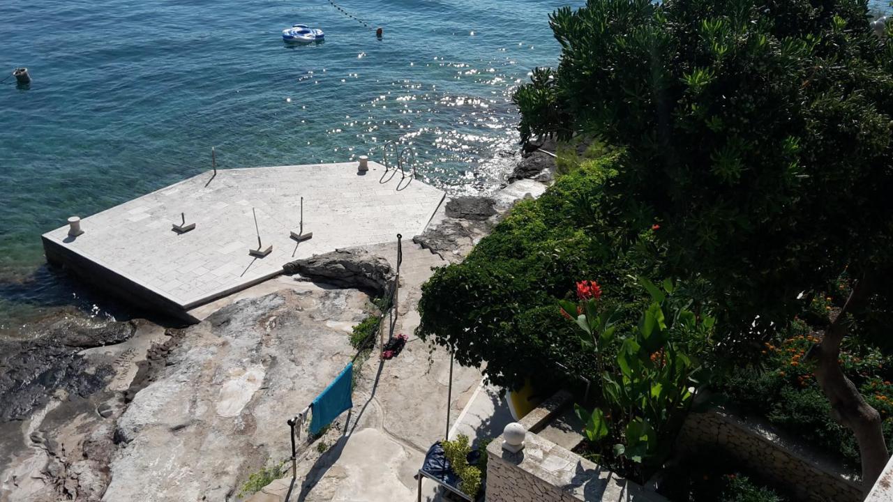 Beachfront House Pope B&B Selca  Exterior photo