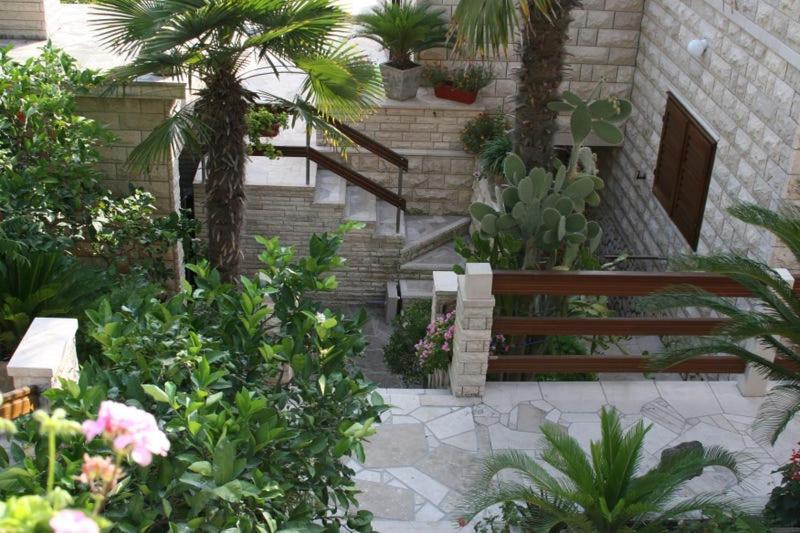 Beachfront House Pope B&B Selca  Exterior photo